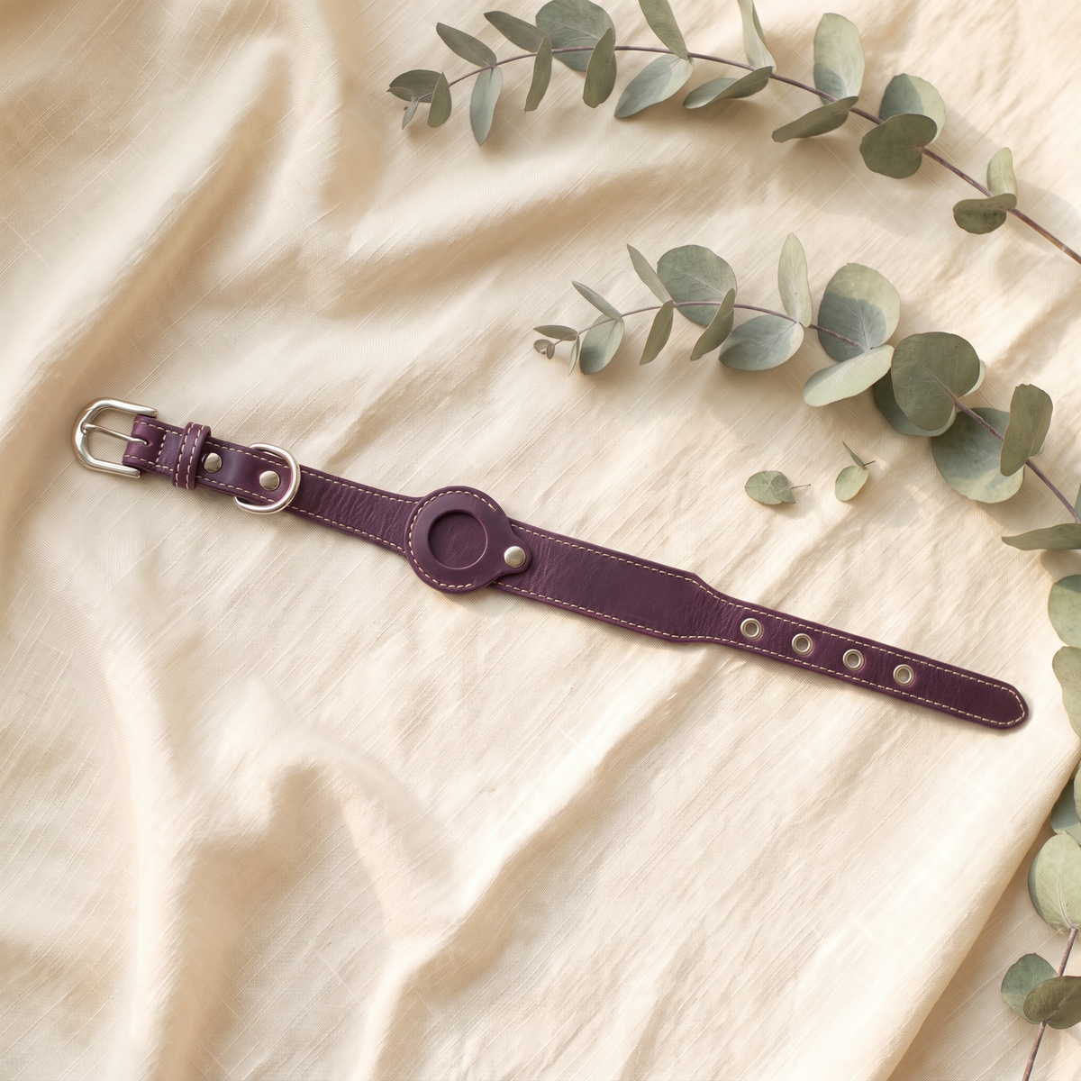Violet Furmonogram leather dog collar on cream linen