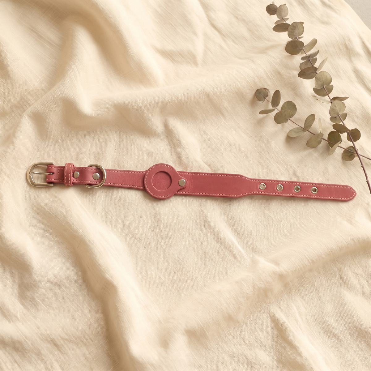 Rose Red Furmonogram leather dog collar on cream linen